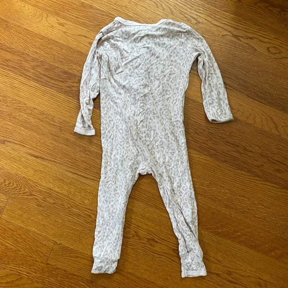 VGUC/EUC Zippered Romper in Small Blush Leopard 2T 🪁
